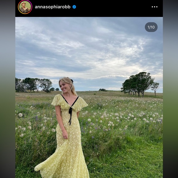 Doen Dresses & Skirts - Jaw dropping yellow lace dress - Doen Audette Dress Yellow Chiffon size medium